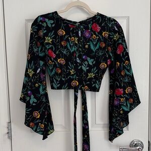 Moody’s Brand Floral Bell Sleeve Crop Top Small